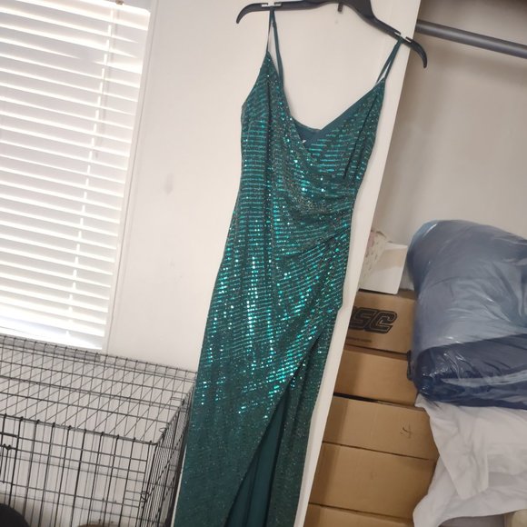 Green Sequined Formal Dress - Picture 4 of 5